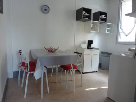 creil - chambre meublée de 11 43 m2