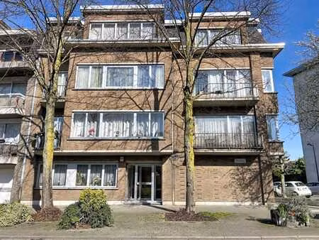 appartement 2 chambres – cour – garage inclu