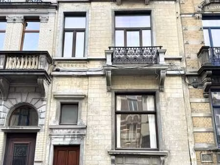 maison classique divisée en 4 apt - van meenen