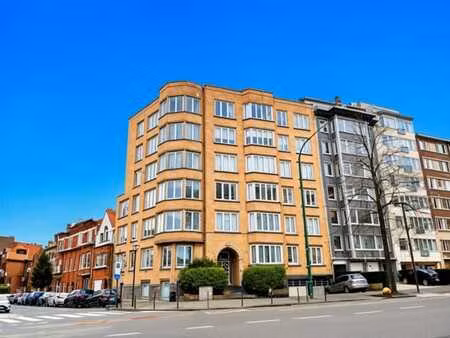 broqueville - superbe penthouse entièrement rénové de +/- 13