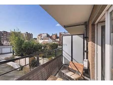 entre le boulevard louis schmidt et l'av. des volontaires