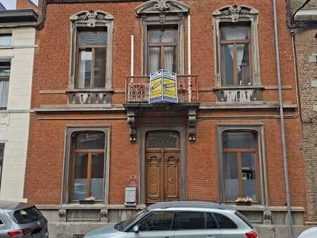 belle maison avec 4 chambres et grand jardin