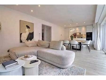 appartement rénové 2 ch. avec deux balcons