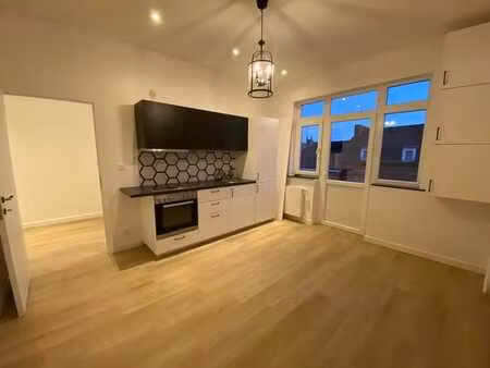 appartement 1cham entièrement rénové peb: b