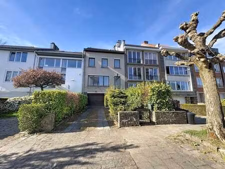 maison idéalement située avenue d'orbaix