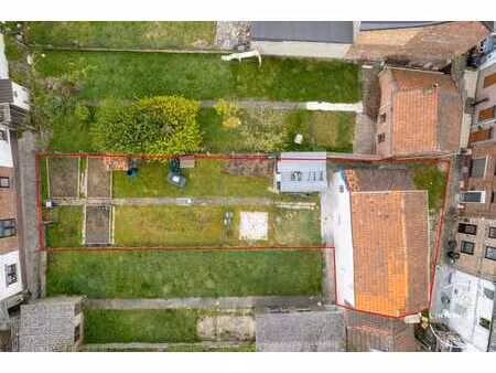 maison 3 façades avec beau potentiel !