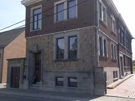 moustier-sur-sambre  à louer bel appartement