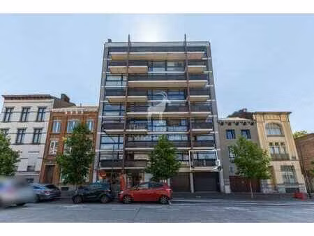 appartement 2 chambres avec terrasse au centre de charleroi.
