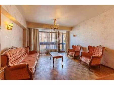 appartement 2 chambres avec terrasse au centre de charleroi.