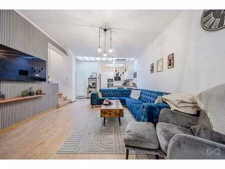 maison rénovée 3 ch. avec terrasse et garage!