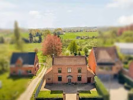 maison de maïtre prête à emménager avec 4 chb & grand jardin