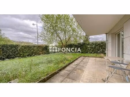 appartement type 3 en rez de jardin avec parking et garage