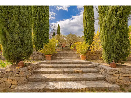 propriété de caractère du 19e siècle et son oliveraie avec piscine
