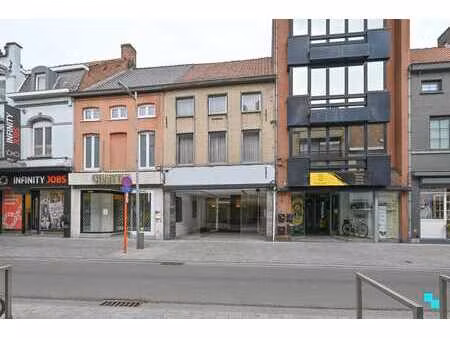 centraal gelegen handelsruimte met bijhorende woonst en l...
