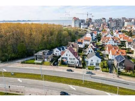 maison jumelée exceptionnellement rénovée  bénéficiant d'...