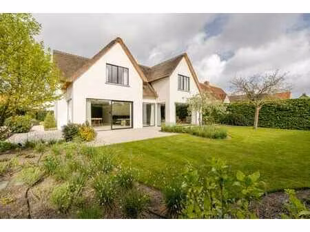 villa neuve de prestige située au calme