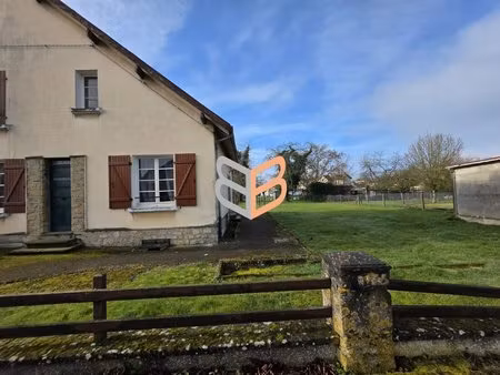 maison mitoyenne d'un côté à renover 3 chambres  garage et