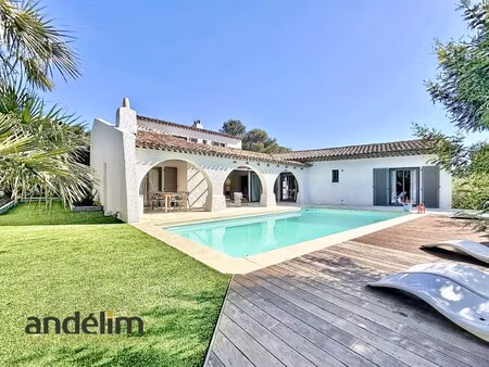 villa de luxe à vendre dans le quartier plateau notre dame nord