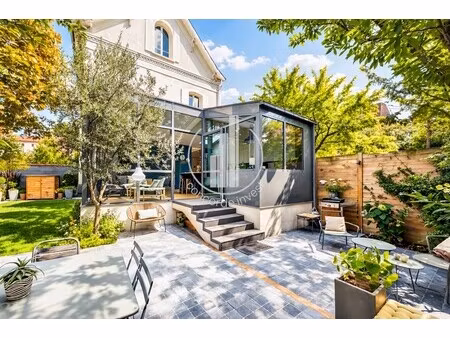 maison de luxe à vendre dans le quartier guyot-de gaulle