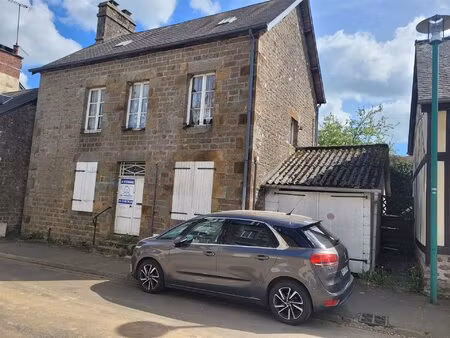 propriété de village avec garage et jardin isolé