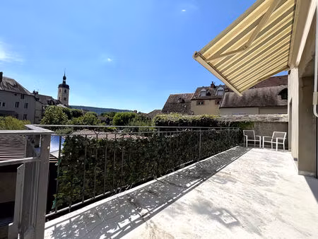 t5 rénové avec terrasse et vue dégagée - ornans centre