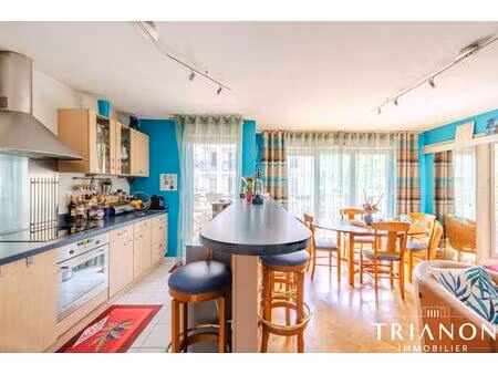 t4 lumineux avec balcon et vue seine à la croisette