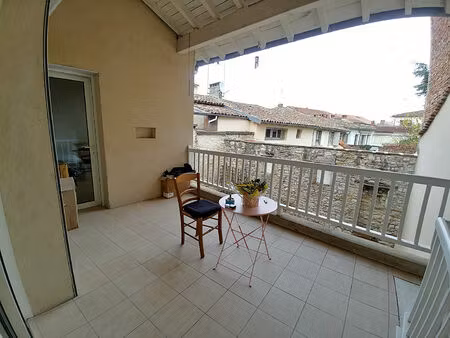 appartement t3 avec terrasse - caussade centre