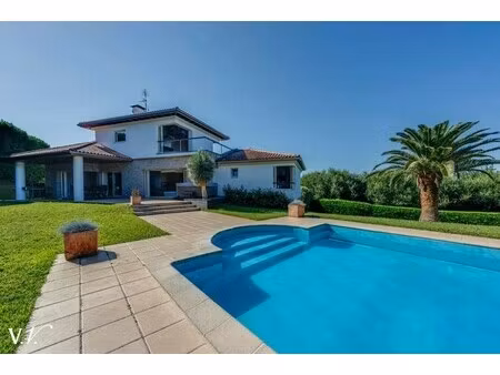 maison de luxe à vendre dans le quartier behobie socoa