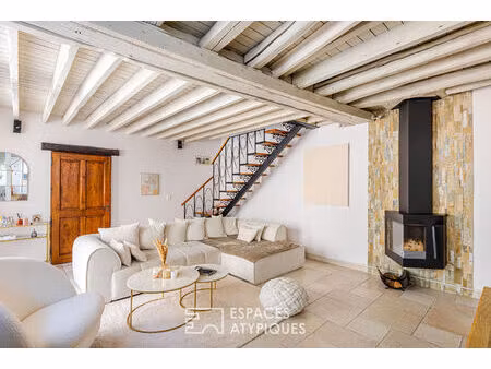 un bijou de charme au coeur du village ; pierre  caractère et rénovation d'exception