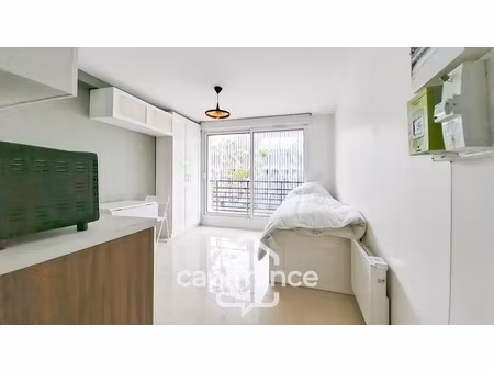 a louer-studio 17 78 m2 avec balcon-excellent état-2ème étage-ascenseur-5mn à pied ligne 3