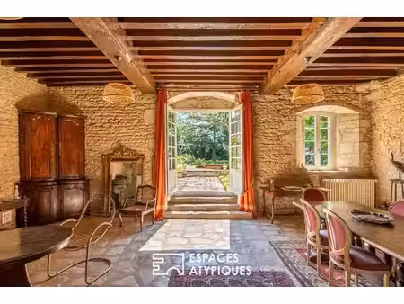 belle maison seigneuriale rénovée et son jardin intimiste