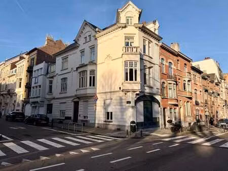 appartement rénové avec terrasse quartier molière (forest)