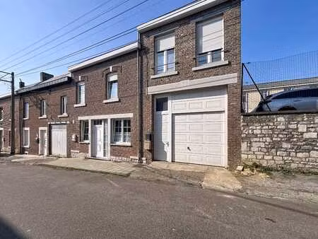 maison bel étage / appartement + garage loués 700€