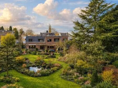 grande maison avec espace professionnel indépendant