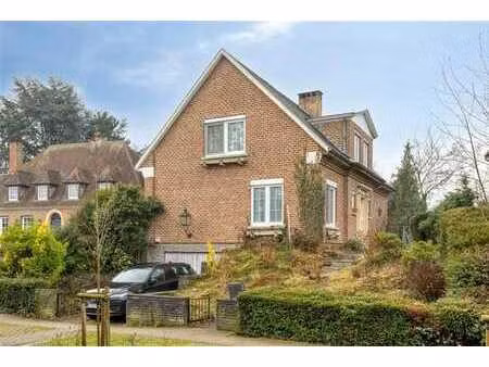 spacieuse villa (230m²) avec 3 chambres + bureau sur 6a 38ca