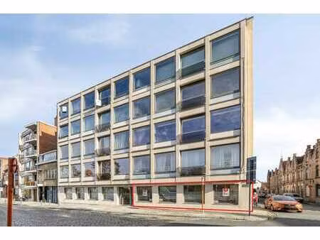 locaux commerciaux polyvalents (180 m²)