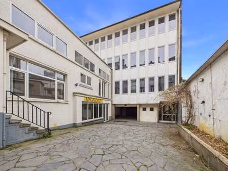 plateau de bureaux +- 170m² – porte de hal