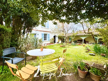 maison de village de caractère avec jardin intime et fort po