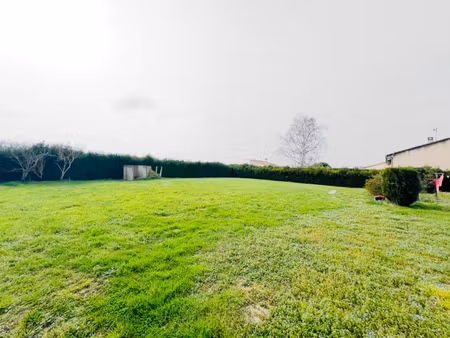 renneville beau terrain plat viabilisé