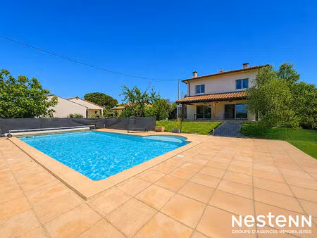 maison t6 de 211 m² avec piscine  véranda et double garage sur terrain de 1 446 m²