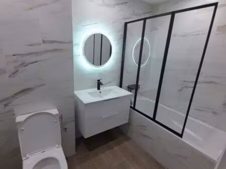 à vendre – charmant 2 pièces entièrement rénové avec balcon  parking et cave