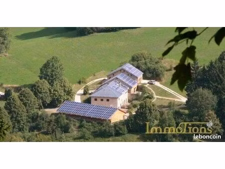 maison 35 pièces 901 m²