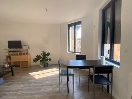 à louer – appartement t2 rénové – viriville (38980)
