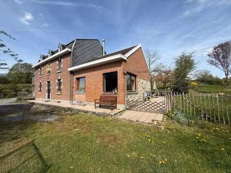 maison à rénover avec beau potentiel à somme-leuze