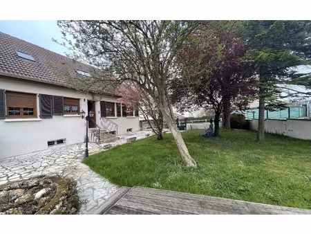 location appartement  78.85 m² t-3 à arpajon  1 200 €