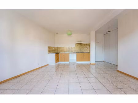 location appartement  59 m² t-3 à lit-et-mixe  700 €