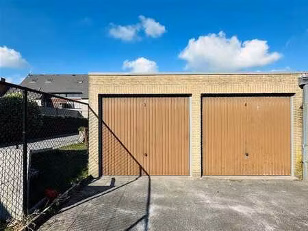 garage fermé facilement accessible à oostkamp