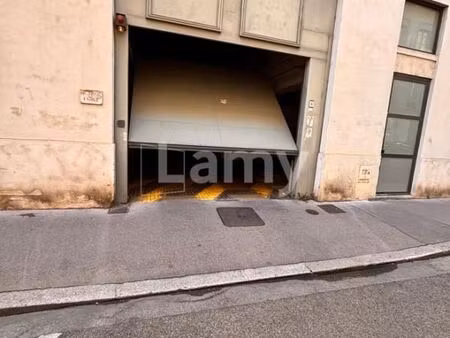 garage/box 30 m² lyon