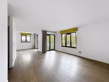 magnifique appartement 2 ch avec terrasse. cave et parking