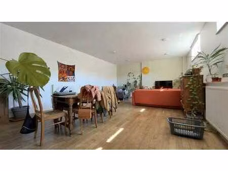 appartement en duplex situé en plein centre-ville.